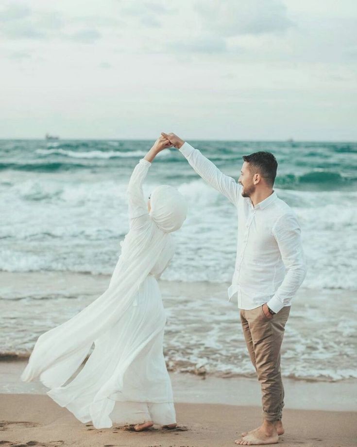 ahmedabdull1515's tweet image. لطالما تمنيت الزواج في الشتاء، حلم أتمنى أن احققه قريباً، وأتمنى أن ألتقي بشخص لم تتشوه فطرته من كل ما لاقى من الحياة، نقي القلب، عذب الروح، تحلو بجواره الحياة، وتهون بجانبة كل مصيبة، سكن للقلب، وبلسم الحياة ❤🌷