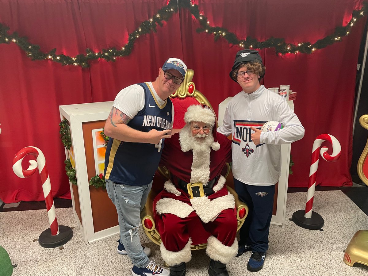 G_Rob81's tweet photo. Santa is here!! #pelicansgameday
#wbd https://t.co/DlQwZLQPvl