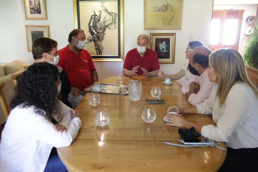 NeuquenPdc's tweet photo. EN BUSCA DE UNA ALTERNATIVA, LA DC, PRO Y UCR SE UNEN EN EL DELIBERANTE
La Democracia Cristiana, PRO y UCR llegaron a un acuerdo para formalizar el interbloque en el Concejo Deliberante de Neuquén. 
Con Jorge Sobisch como anfitrión, (...) https://t.co/RgXrXPfiZ6