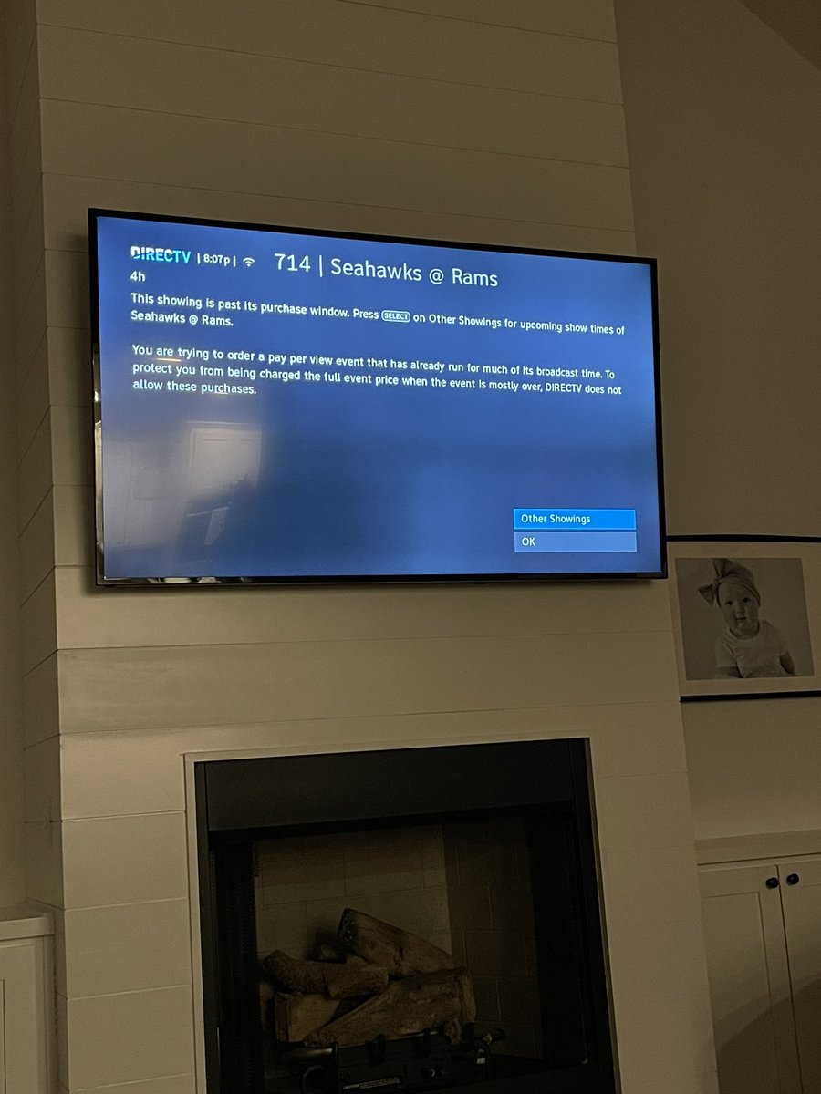 mortiesen's tweet photo. @DIRECTV  I can hear the game but it stopped showing!  I watched into the 3rd quarter?  Wtf is this!?  Fix it or I want my money back for Sunday Ticket!!  @BarstoolBigCat please help! https://t.co/6g61wWC0KA