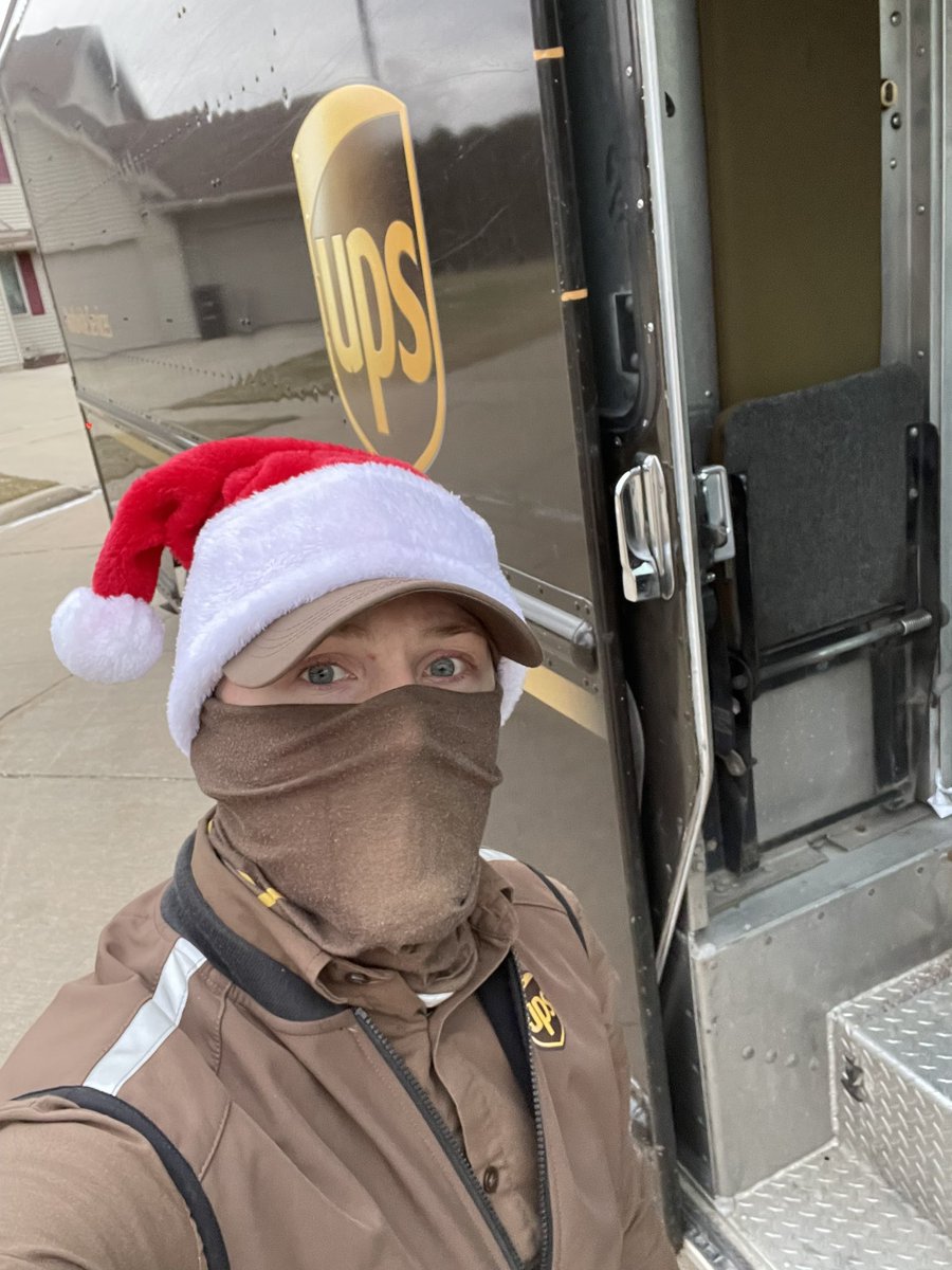 ‘Twas the week before Christmas and look who I found helping out in Oshkosh, WI. <a href="/jrindafernshaw/">Fern Shaw</a>  <a href="/TimPope007/">tim pope</a> <a href="/Bryan_Hays/">Bryan Hays</a> <a href="/NP_UPSers/">Northern Plains</a> #BetterThanSanta #Peak2021 <a href="/chriskorba22/">Chris Korba</a> <a href="/Drewminkel1/">Drew Minkel</a> 🎄🎅🏼📦