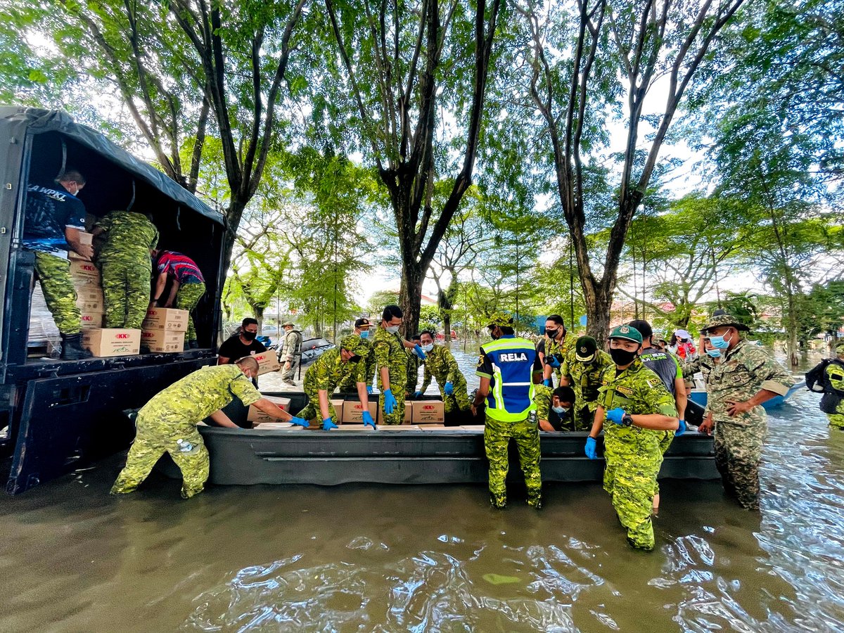 Pasca Banjir di Taman Sri Muda pagi semalam. #setiaberbakti <a href="/relamalaysia/">relamalaysia</a>