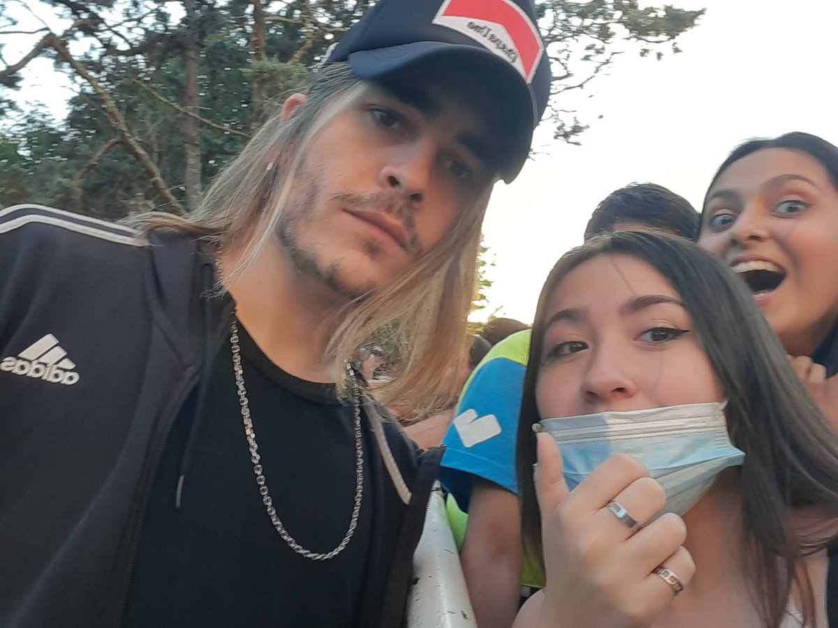 _miiikus's tweet photo. me quiero largar a llorar <33 @AIRBAGoficial @GuidoAIRBAG @GastonSardelli https://t.co/nHCrFSuei1