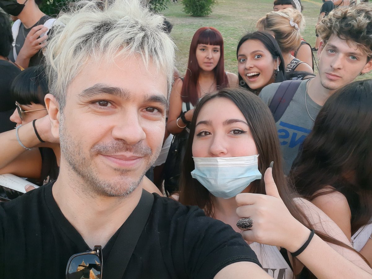 _miiikus's tweet photo. me quiero largar a llorar <33 @AIRBAGoficial @GuidoAIRBAG @GastonSardelli https://t.co/nHCrFSuei1