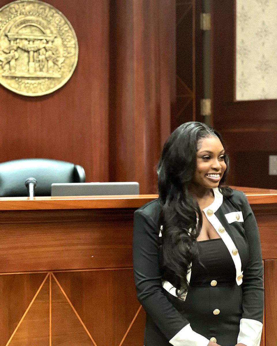 brieonnaRose's tweet photo. Brought in my birthday as a sworn in attorney ✨ looking forward to chapter 26 and all that God has in store for me ✨ https://t.co/nWnoEWDb4J