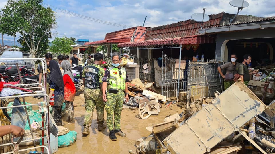 Terima Kasih <a href="/RELAHULULANGAT/">RELA DAERAH HULU LANGAT</a> terlibat dalam program pasca banjir di Taman Sri Nanding, Hulu Langat. #setiaberbakti <a href="/relamalaysia/">relamalaysia</a>