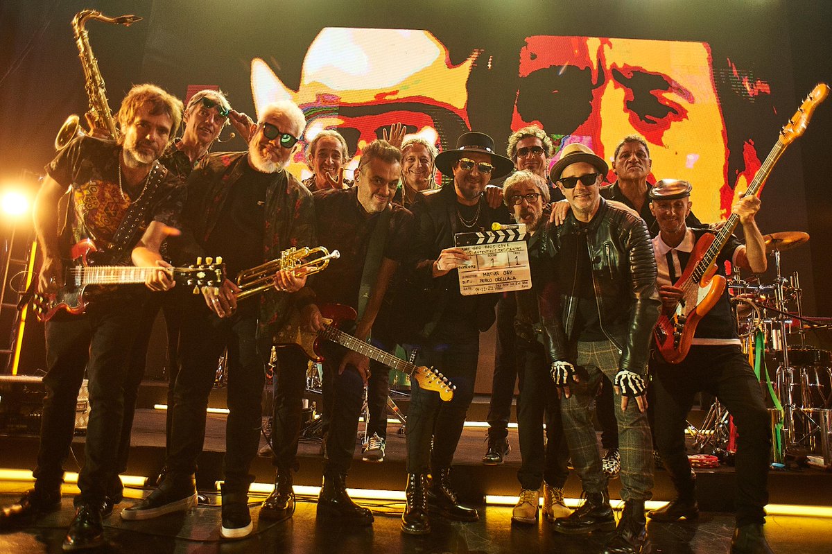 Cinemaniaticos1's tweet photo. Cinéfilos!! #BIOSLive: #LosAuténticosDecadentes es una producción de #NatGeo en donde #BebeContepomi entrevista a la banda y repasan su historia en un concierto en vivo. 🎶🔥
¿Qué les parece? - https://t.co/wfRgJqm78r 📺 https://t.co/iimT0CoFL8