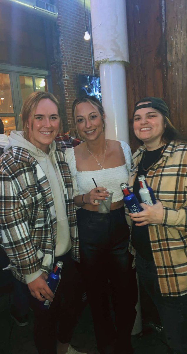 gayycayy's tweet photo. 4 months ago i barely even knew these two goons. now i wouldn’t know what to do without them &amp; we are all inseparable 🤞🏼🤍 https://t.co/WvyhFIz3EQ