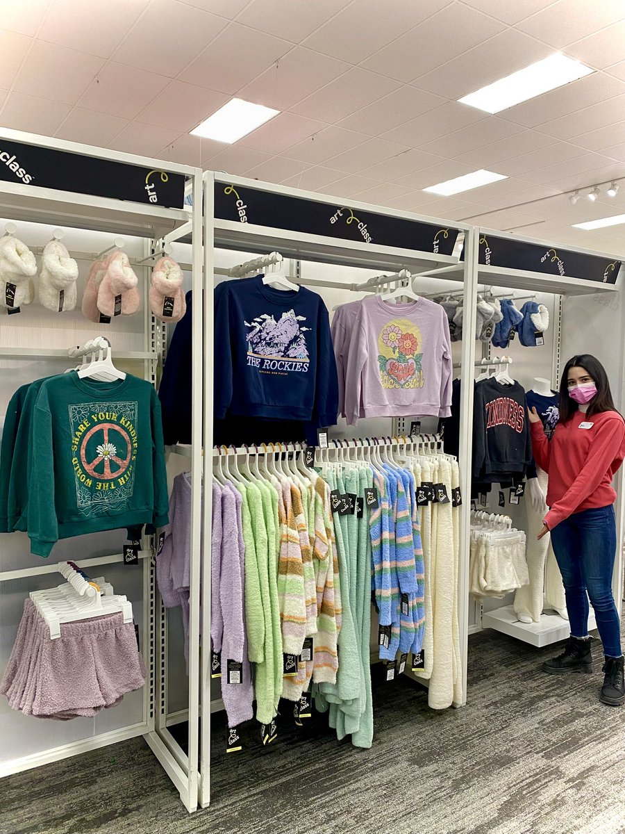 PhillipstKelsey's tweet image. @MARIA_TGT is at it again with the cutest guest ready and the most wonderful merchandising in her Kids Department🔥 #T0923 I am so proud of you Maria🤩 @courtshellnu @aleahmarie19 @GMB0923 @SearcyJes @PutsNobody @s_epling @BrittanyTarget @Bianca__Lawson @garmtgt @settoselltarget