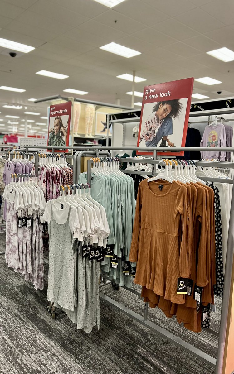 PhillipstKelsey's tweet image. @MARIA_TGT is at it again with the cutest guest ready and the most wonderful merchandising in her Kids Department🔥 #T0923 I am so proud of you Maria🤩 @courtshellnu @aleahmarie19 @GMB0923 @SearcyJes @PutsNobody @s_epling @BrittanyTarget @Bianca__Lawson @garmtgt @settoselltarget