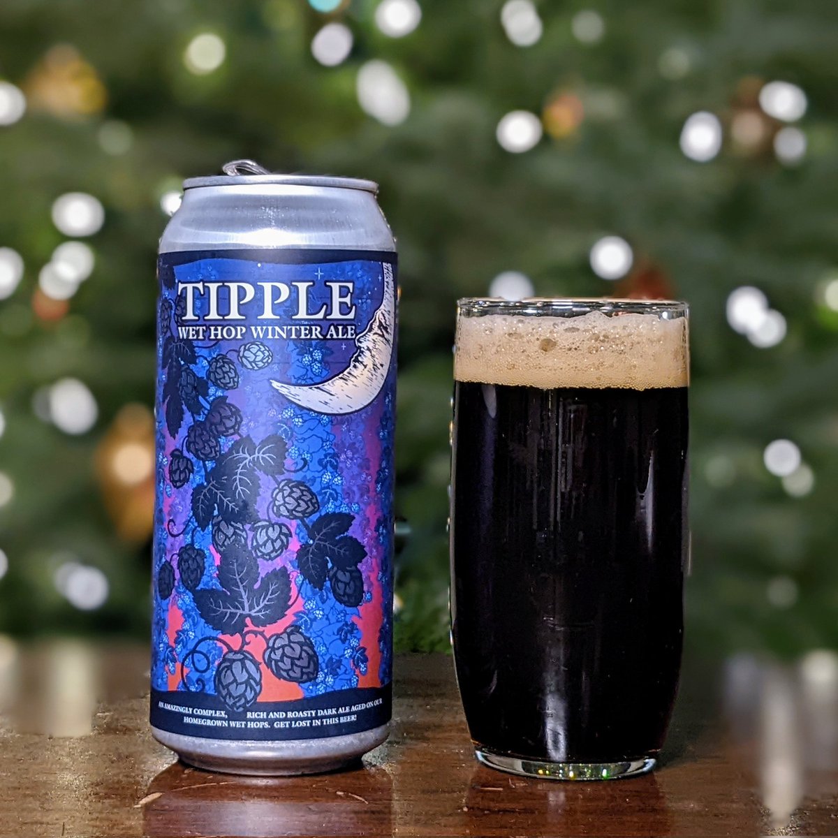 beer47's tweet photo. 8th Beer of Xmas is Tipple by #MoonlightBrewing, a wet hop Winter ale. Aged on their homegrown hops. Roasty, espresso, baking chocolate, orange blossom, tangerine peel, grapefruit, fir needles like a Xmas tree! Bitter, dry, medium bodied. Super delicious black IPA. #12BeersOfXmas https://t.co/FKlluNMrvW