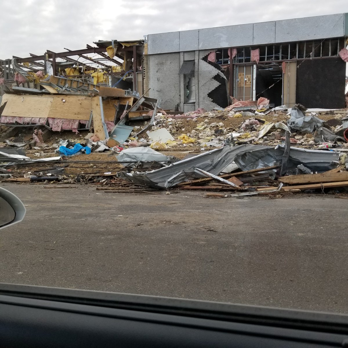 alyxanderrowan's tweet photo. Bidding on this zine and all the other auction items will directly benefit my hometown, which currently looks like this after a tornado ripped through it less than two weeks ago. #SaveProdigalSon #FriendsFromOnline https://t.co/rP9zS0J6NF