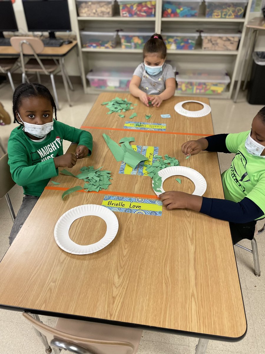 frenzel_debby's tweet photo. Grinch wreaths in kinder for school spirit week @rcsdsch33, @RCSDNYS, @melody1987davis https://t.co/w8SGXXIFLb