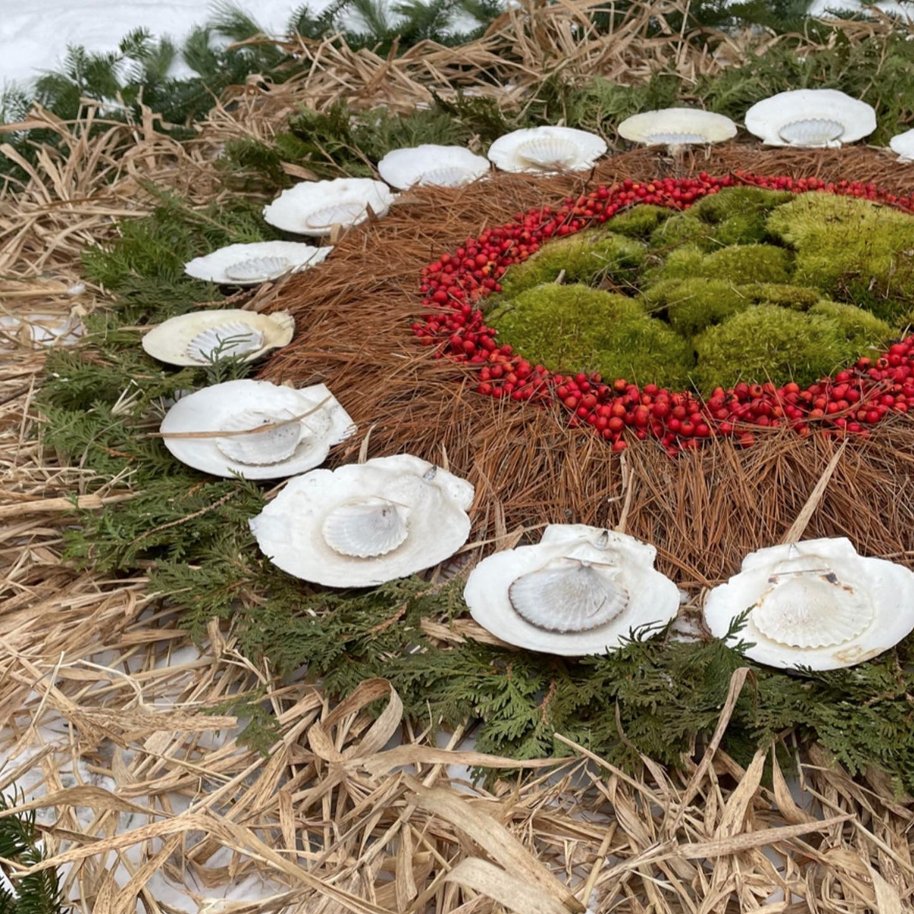 cynthiawinings's tweet photo. Happy Winter Solstice from the Cynthia Winings Gallery - https://t.co/tkXPwyIUSa
Seasons Greetings and Best wishes for the new year! 
#cynthiawiningsgallery
#wintersolstice
#welcomelight
#collaboration
#sculpturegarden https://t.co/2ZgvdYMZkA