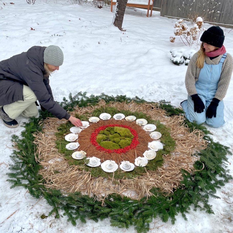 cynthiawinings's tweet photo. Happy Winter Solstice from the Cynthia Winings Gallery - https://t.co/tkXPwyIUSa
Seasons Greetings and Best wishes for the new year! 
#cynthiawiningsgallery
#wintersolstice
#welcomelight
#collaboration
#sculpturegarden https://t.co/2ZgvdYMZkA