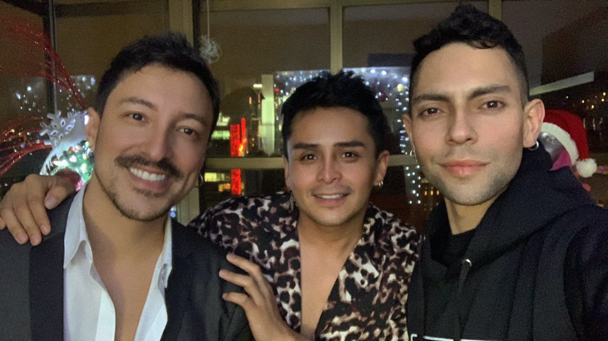 misslesleywolf's tweet photo. Los amigos. ❤️ https://t.co/SOFWmcJlTd