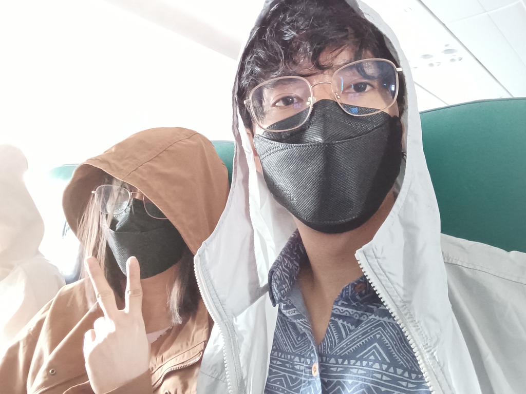 Update: pang-6 na sa pila ang airplane namin. Yay!