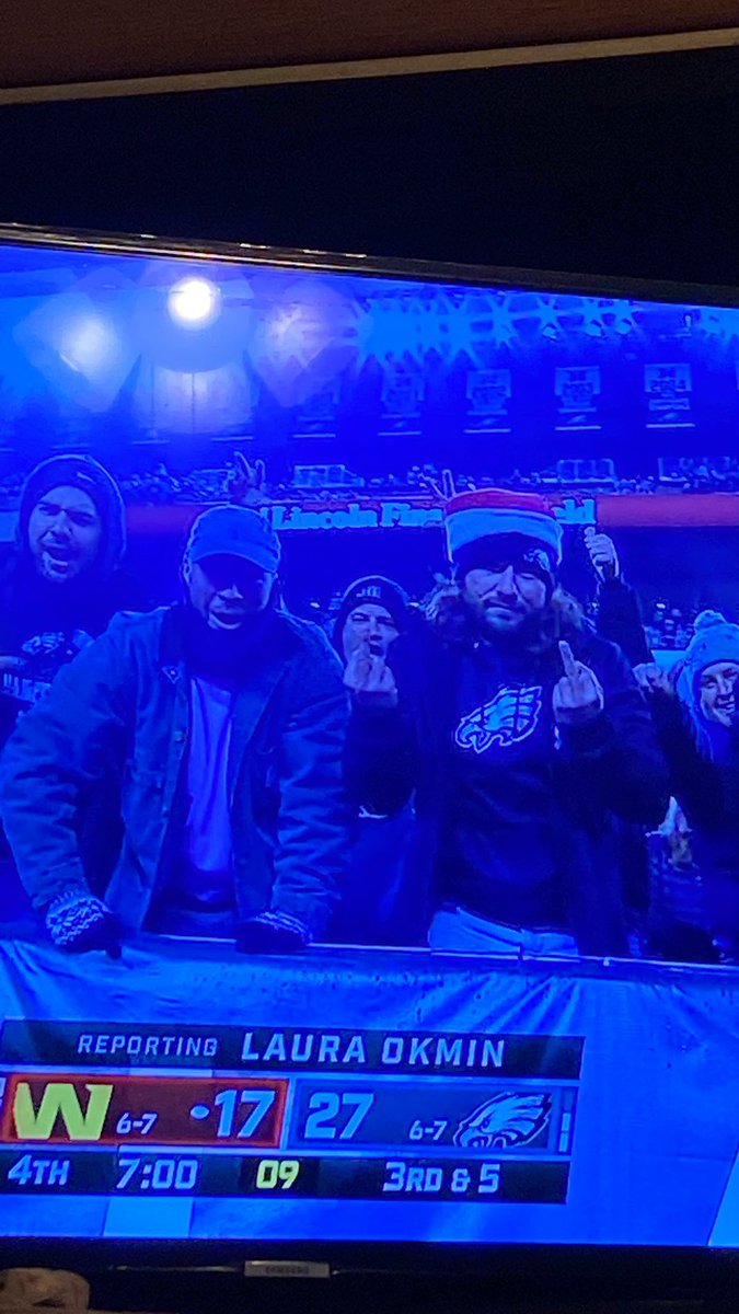 longingsteph's tweet photo. #philly #eagles #flippingthebird @barstoolsports https://t.co/wV2kQPnp42