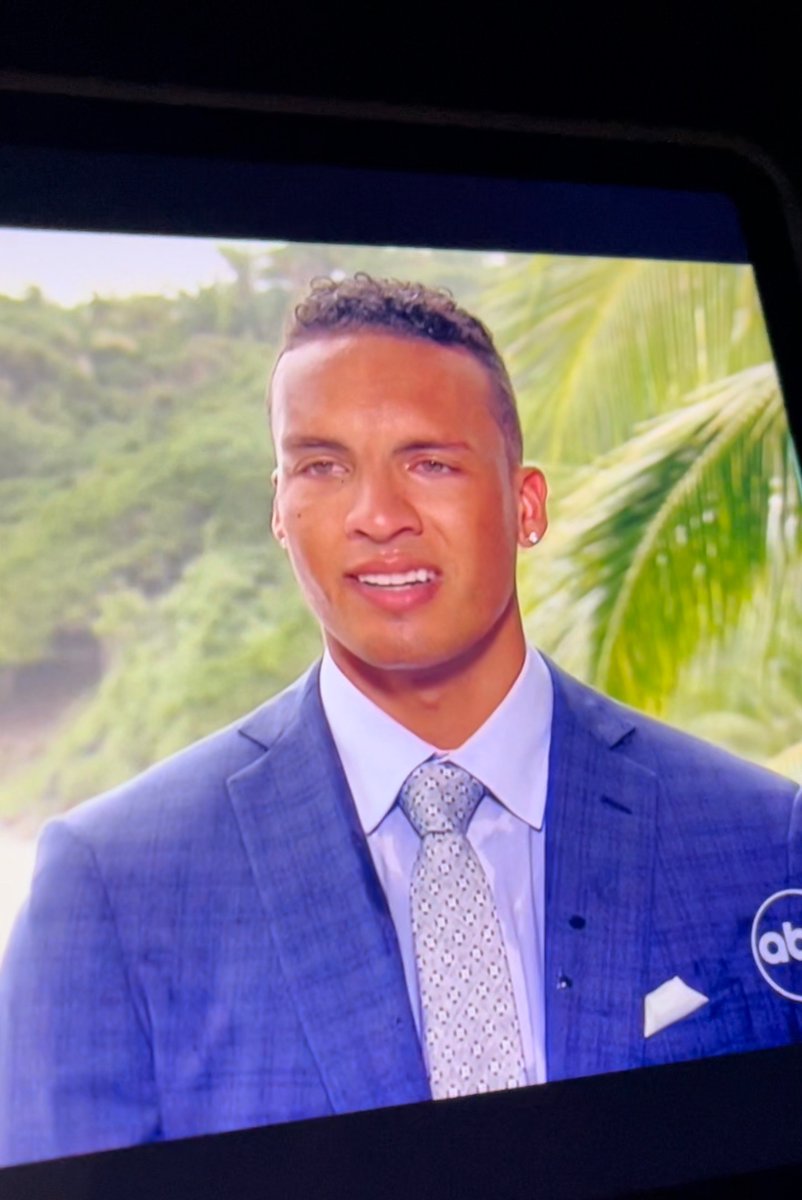MarlishaScott's tweet photo. Can they get this man some AC. Poor guy is about to die of a broken heart and heat stroke. #TheBachelorette #BacheloretteABC #BachelorNation https://t.co/vUZDyT9AHx