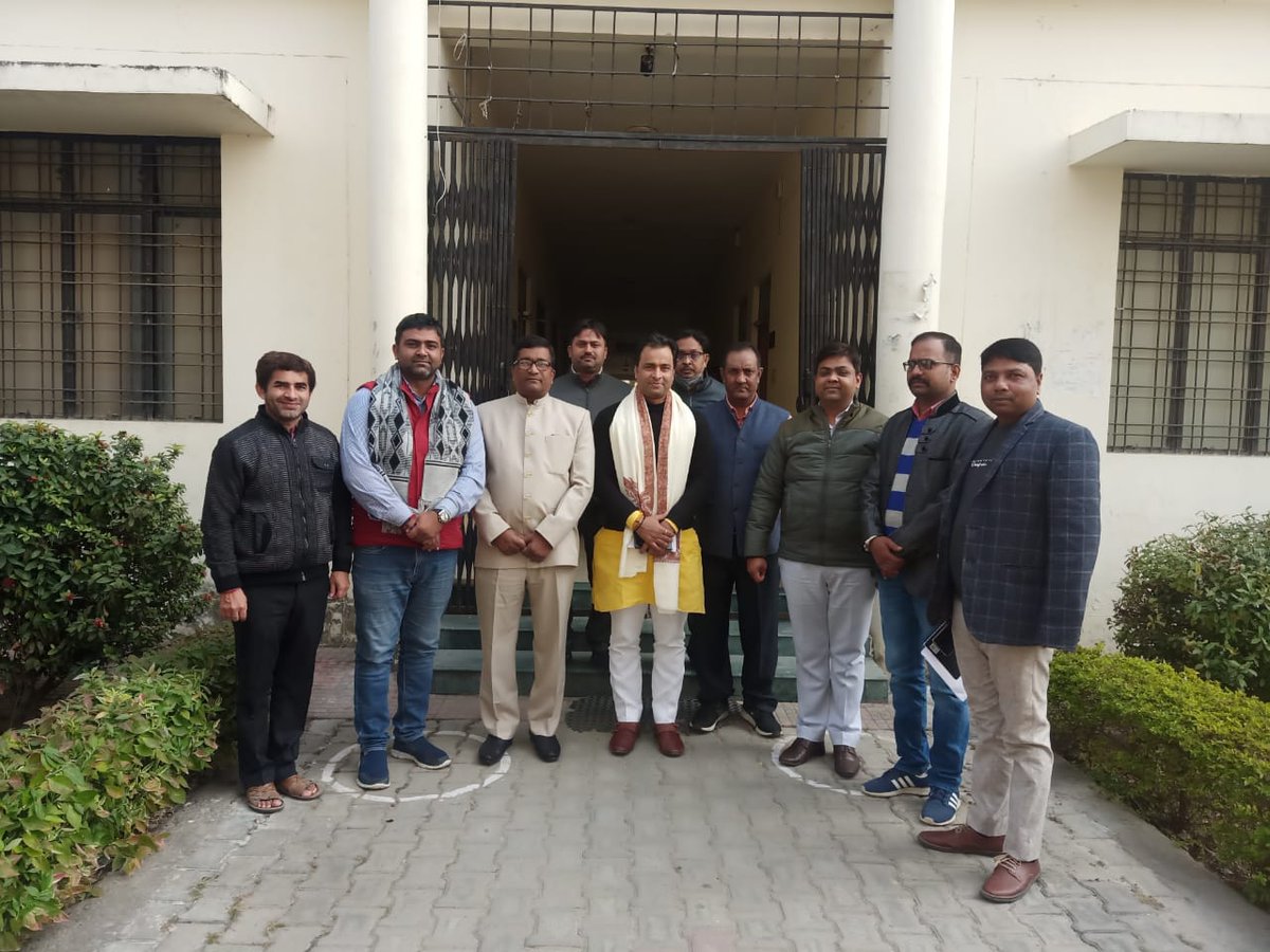 YIAINDIA's tweet photo. युवा संकल्प यात्रा के क्रम में 21 दिसंबर को रायबरेली में श्री अमित सिंह जी के संयोजन में कार्यक्रम सम्पन्न हुआ।
कार्यक्रम में संगठन के राष्ट्रीय अध्यक्ष श्रीमान शतरुद्र प्रताप जी ने यात्रा संकल्पों पर बात की।
@shatrudrapratap 
@impatelvivek 
@DrBS07 
@ippatel 
@DrPramendr https://t.co/xkXYShp0bC