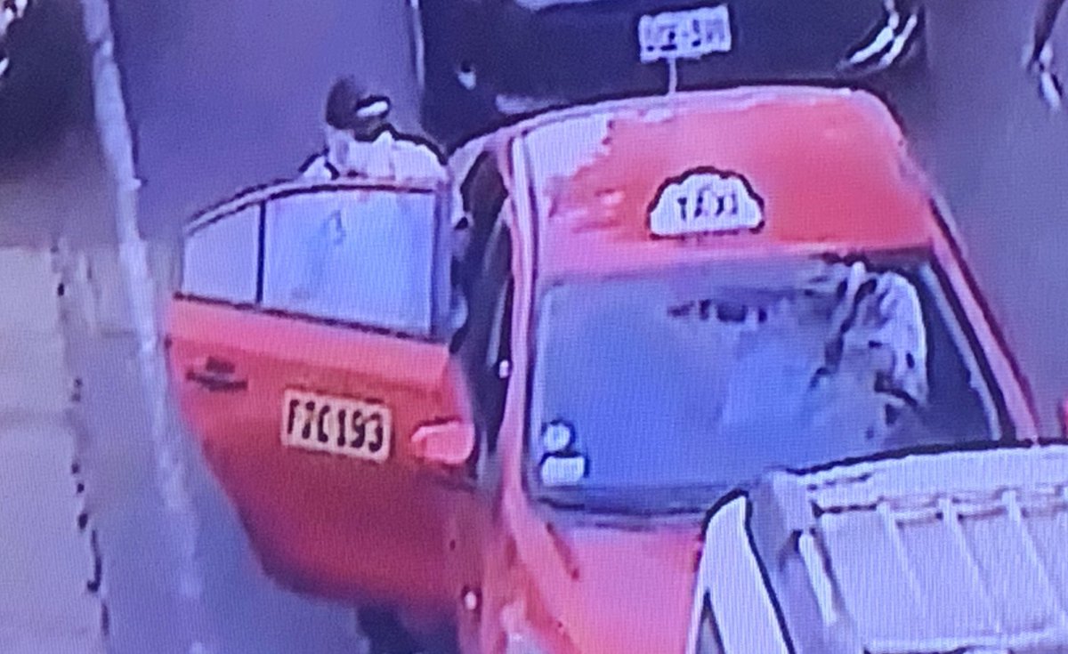 amantelunarr's tweet photo. Un hombre SECUESTRA a una niña de 8 años en La Molina. El hombre camina con la niña y se suben a un taxi. Sus padres están desesperados, por favor RT para difundir estas imágenes y el caso. (Placa F7C193 Toyota Yaris - Rojo Metálico) se suben a las 5:29pm aprox. DIFUNDIR!!! https://t.co/wHnv5rBQnE