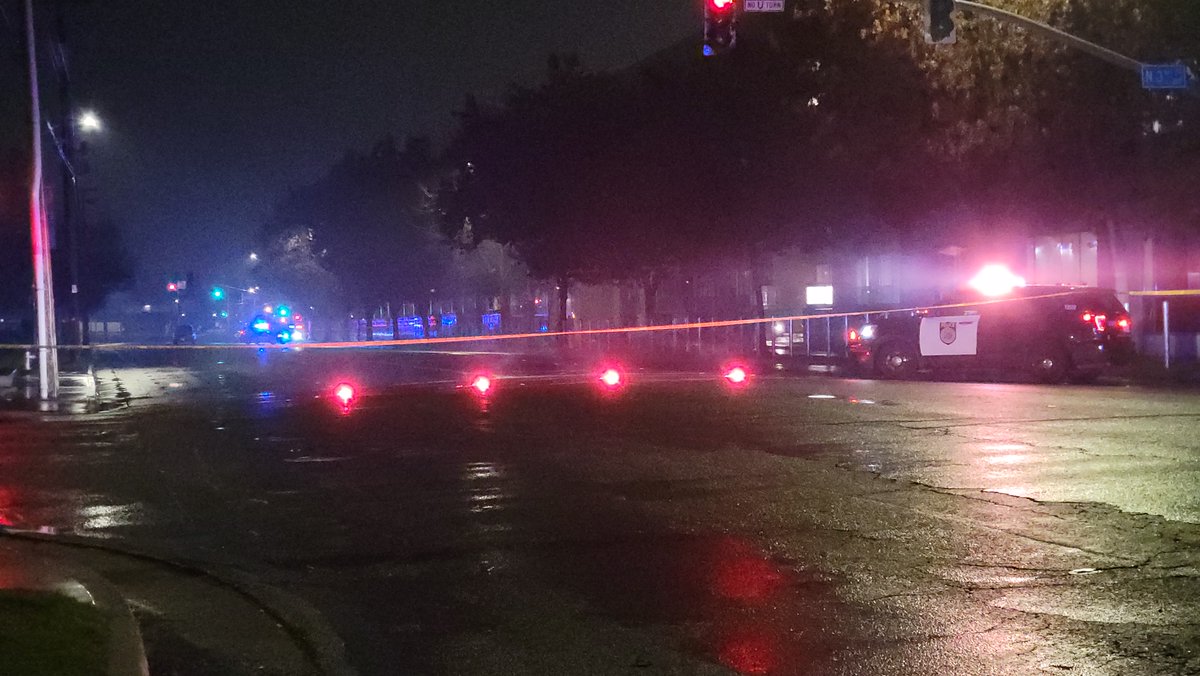 PSNews_Sac's tweet photo. #RIGHTNOW #AutoVsPed #RoadClosure #RiverDistrict
Richards Blvd is closed between N.5th and N.7th Streets as they investigate an Auto vs Ped incident. Driver is cooperative. Victim transported with life-threatening injuries. https://t.co/lmdcJ6nPNQ
