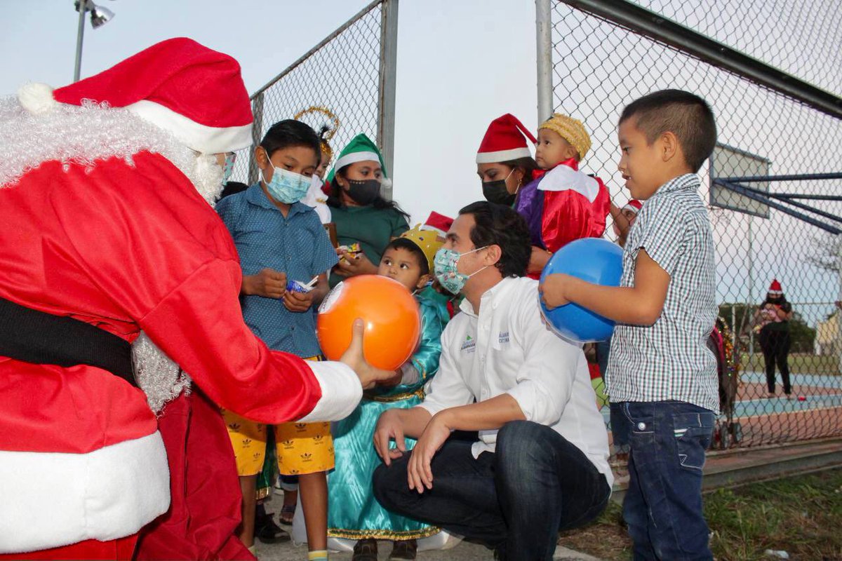 AlvaroCetina's tweet photo. ¡ASÍ COMENZÓ  #NAVIDADENLAALBARRADA 2021!

Gracias #Chalmuch, #Susulá y #Tixcacal, por recibirnos con una sonrisa 😃 y con el entusiasmo para seguir recorriendo Mérida y alegrar a las familias y sobretodo a los más pequeños, junto con santa 🎅🏻, su trineo y hasta el Grinch 😂. https://t.co/agywUoJwGD
