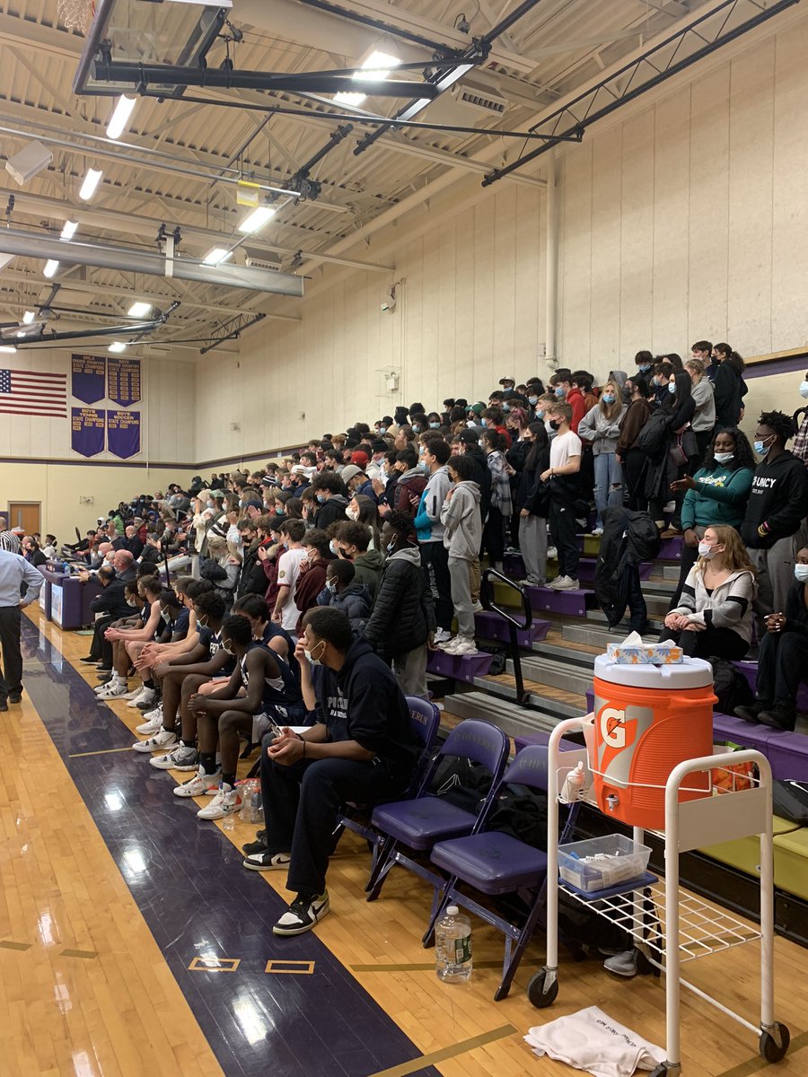 ahass33's tweet image. Proud to be a Bulldogs tonight. Grateful for the show of support for BOTH the boys and girls game. 💙🏀

Boy it’s nice to have people back in the gym. 

#GoBulldogs
#WinLoseOrDraw