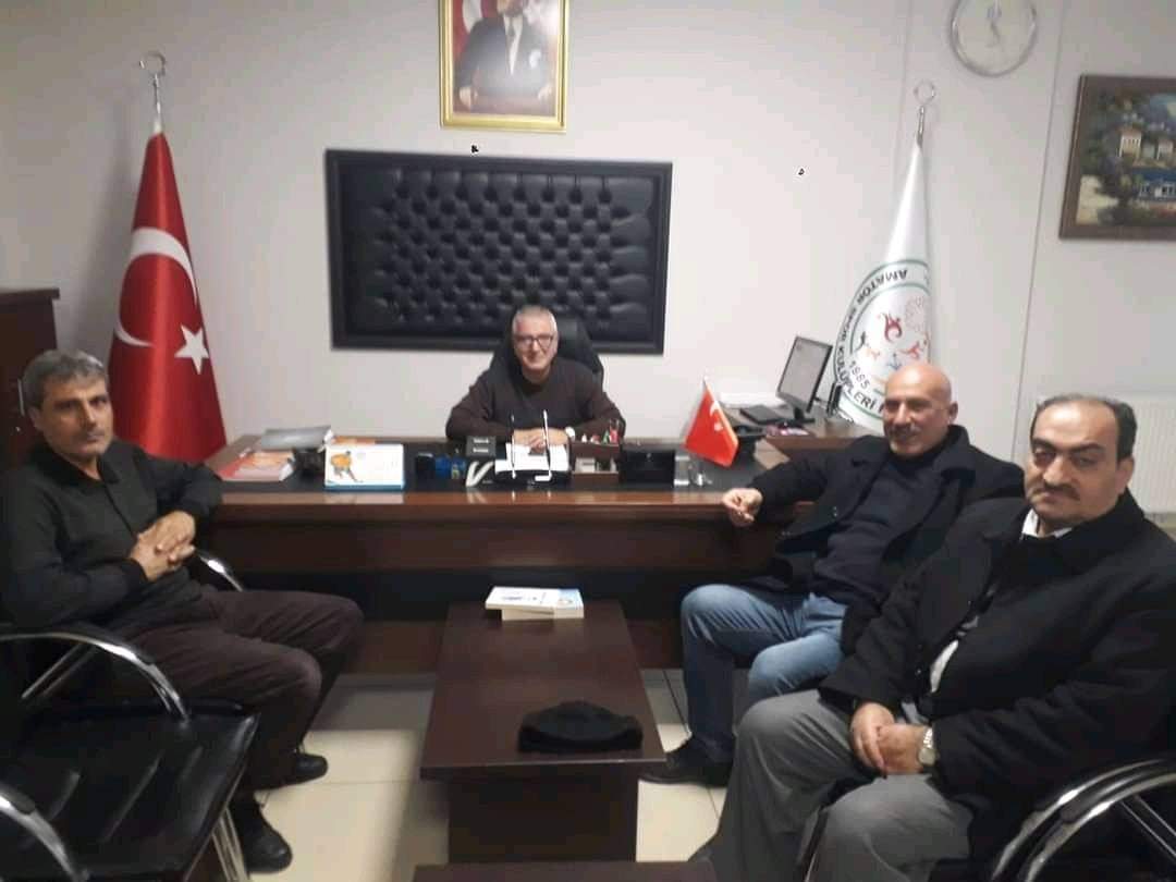 Kale Gençlerbirliği Kulüp Başkanı Erdal Kaçan Malatya Amatör Spor Kulüpleri Başkanı Seyfullah Özdemir'i ziyaret etti.