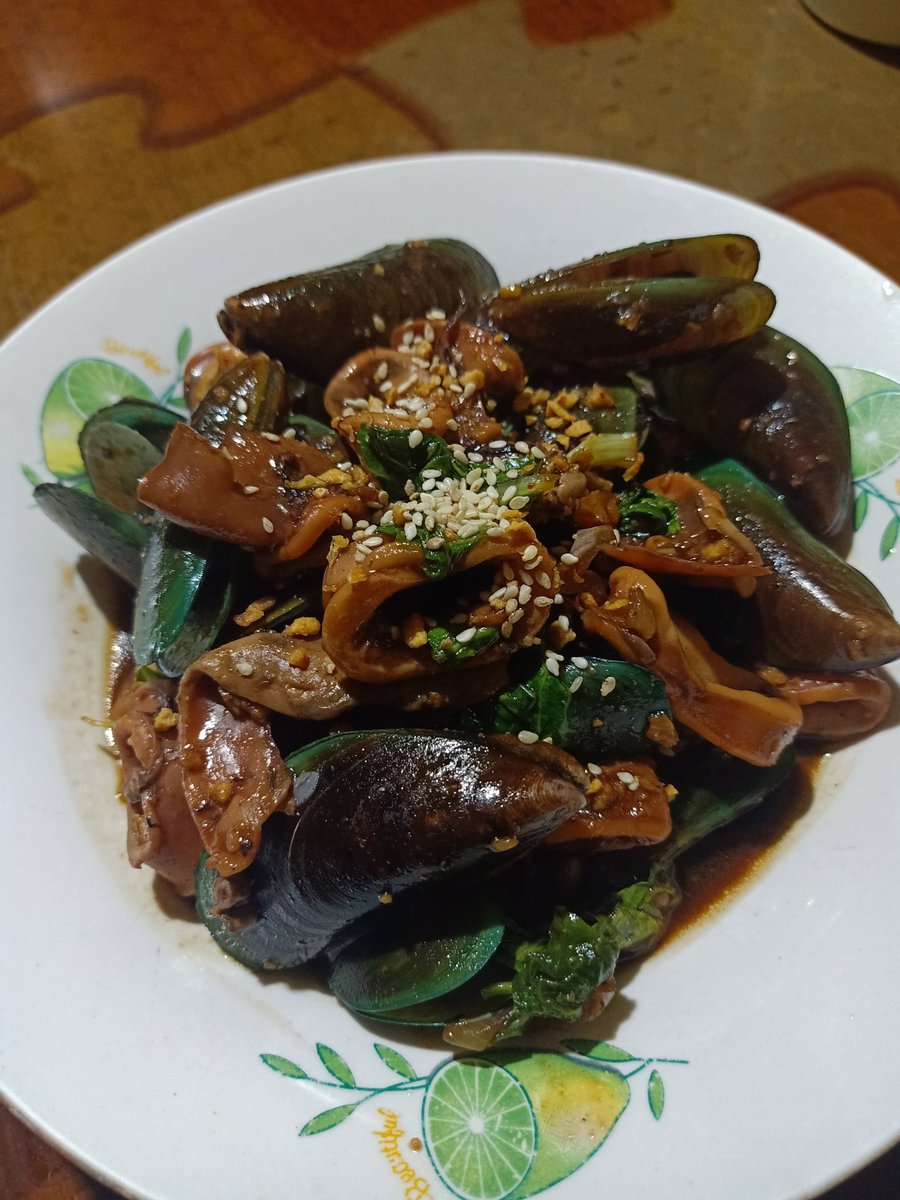 SuvaYen's tweet photo. ✨my oyster mussels and squid with my special ingredients💖✨😋
BlessedWednesday🙏🏾 https://t.co/9tRtdOyQc0