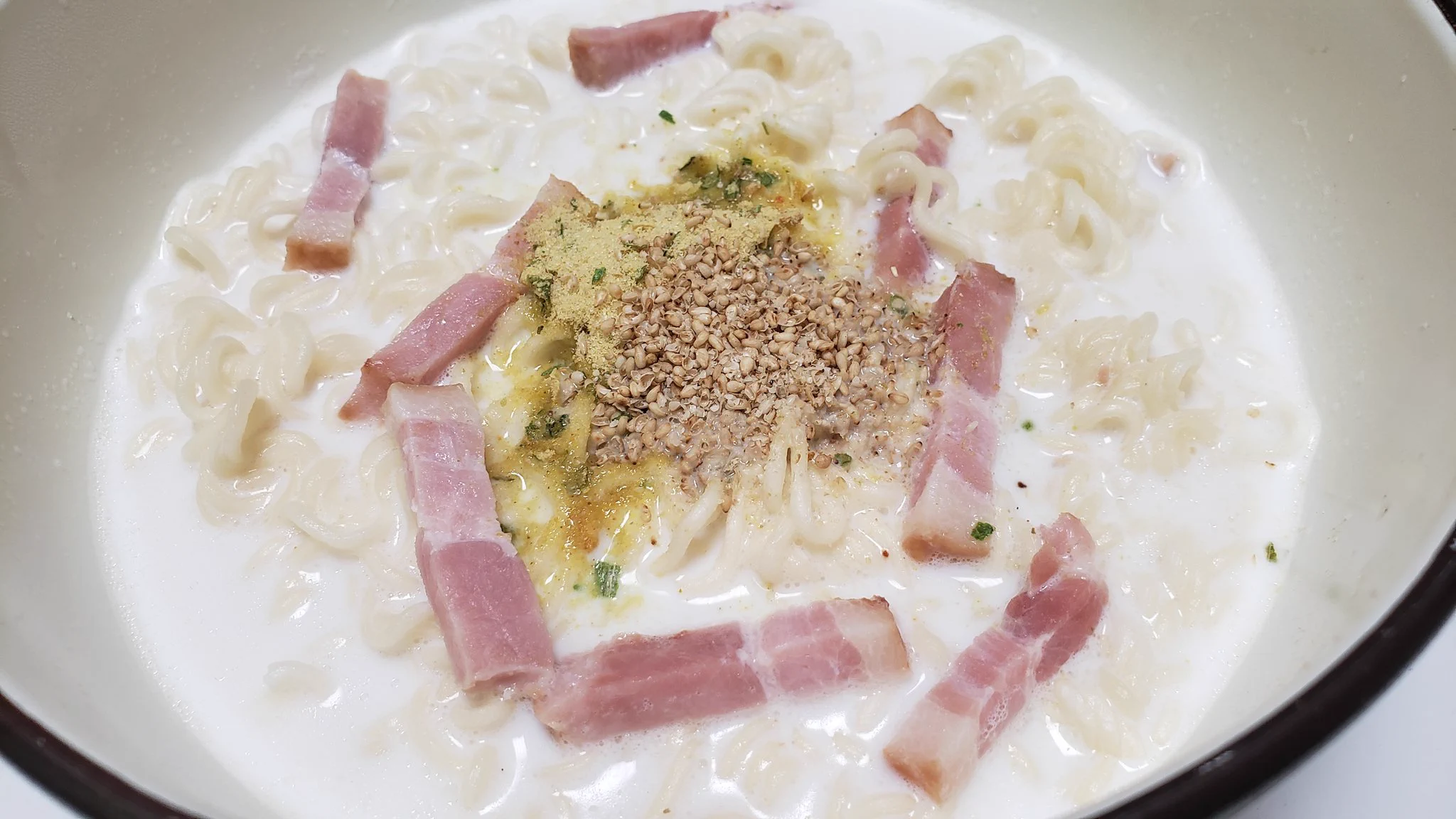 余っている牛乳でカルボナーラ！絶妙な美味さ！サッポロ一番が
