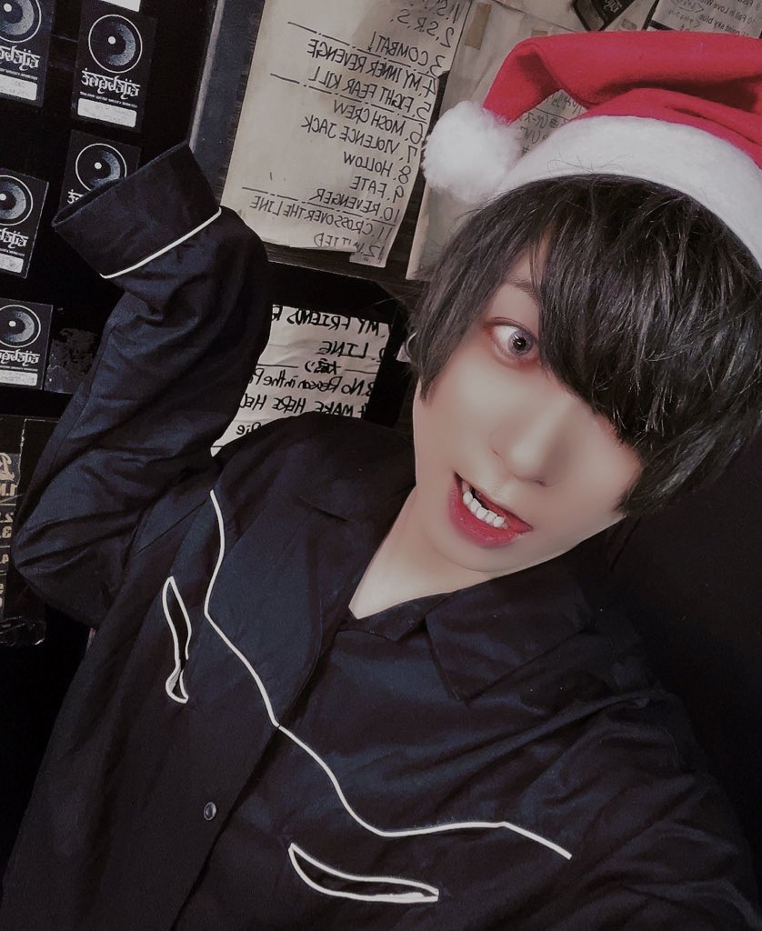 tera_SheepS's tweet photo. 【このサンタ明日やるべきだったわ】

年内ラストライブは明日！
アンチノックでBack o Beyond
からの渋谷サイクロンでSeveNの
��ブルブッキング！

2021年ぶっとばす！！！！(？) https://t.co/RgplTZ7VoP