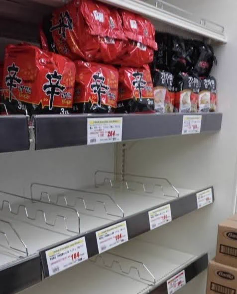 旨そうだけど、ここまでしなきゃ旨そうと思えない辛ラーメンの“ブランド力”ってのもまた凄いよな  