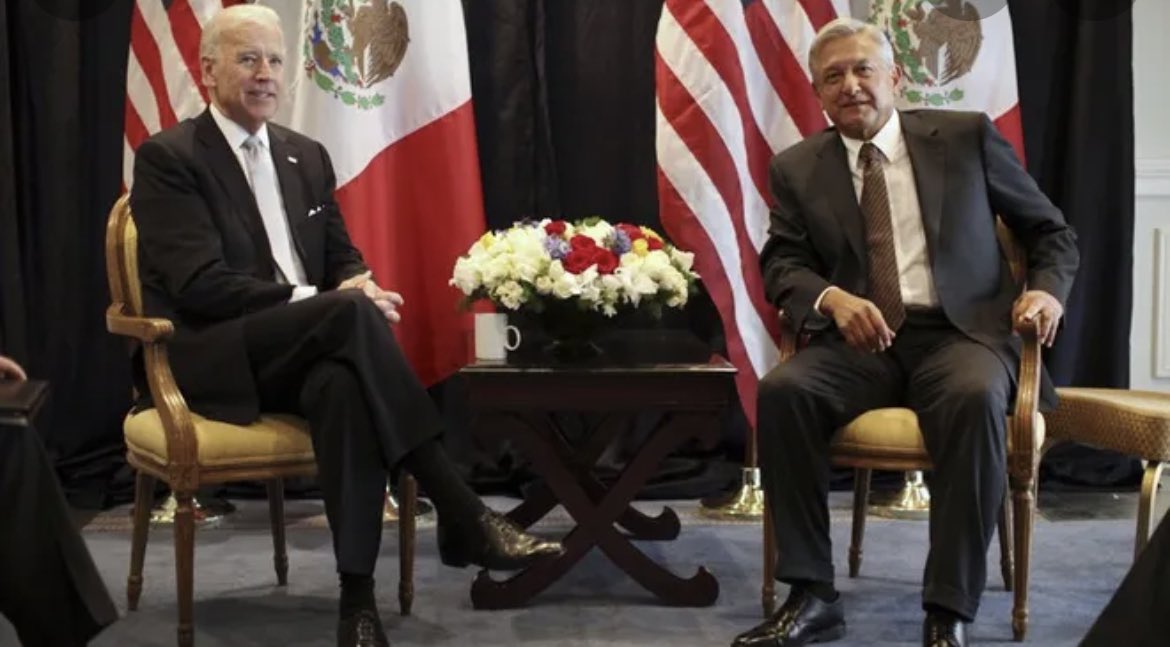 jcito007's tweet photo. Mientras, 

EEUU compra 500 millones de pruebas como respuesta a Ómicron. 

México planea consulta para revocación de mandato del payaso que se metió al palacio.

Así los gobiernos. https://t.co/JIm0v25mh2