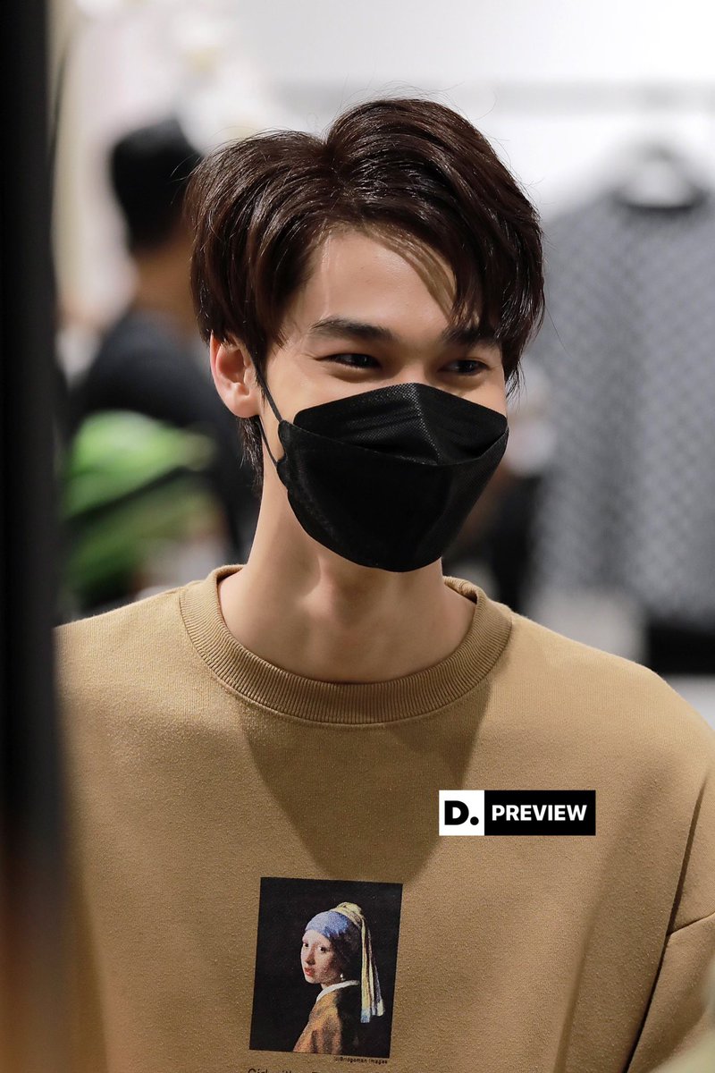 d_dew2000's tweet photo. •211222• — @dew_jsu 

😜🤪😋😛🤪😜

#dew_jsu #dewjirawat
#KarlLagerfeldxDewNani https://t.co/ei5ukpiRnQ