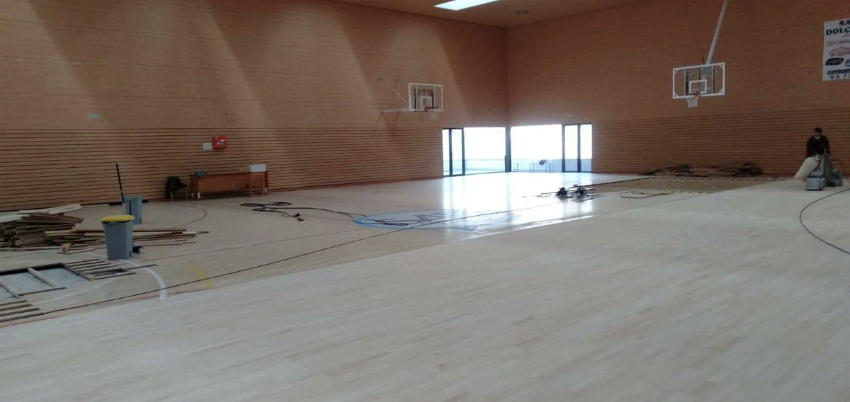 AjSantAdria's tweet photo. ✳️  Millores a les instal·lacions esportives de Sant Adrià:
 ⚽️ Graderia Sant Gabriel
⛹️ Pista carrer Major
🏀  Pista Poliesportiu Ricart
🏐 Pistes exteriors. S'ha començat per La Pollancreda
#SAB #milloremSAB #esportsSAB https://t.co/30pDj35xsy