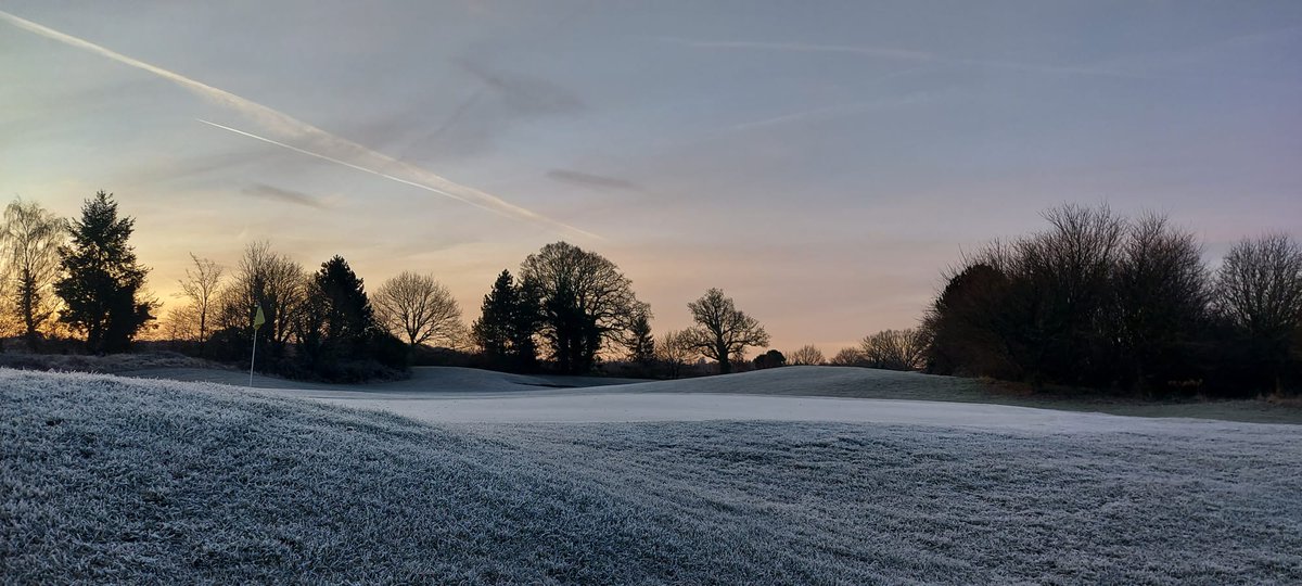 GreensMilford's tweet photo. Nice and fresh this morning!! 🥶🥶 @MilfordGolfClub @daddyjohnboy https://t.co/lm0O97ACh2