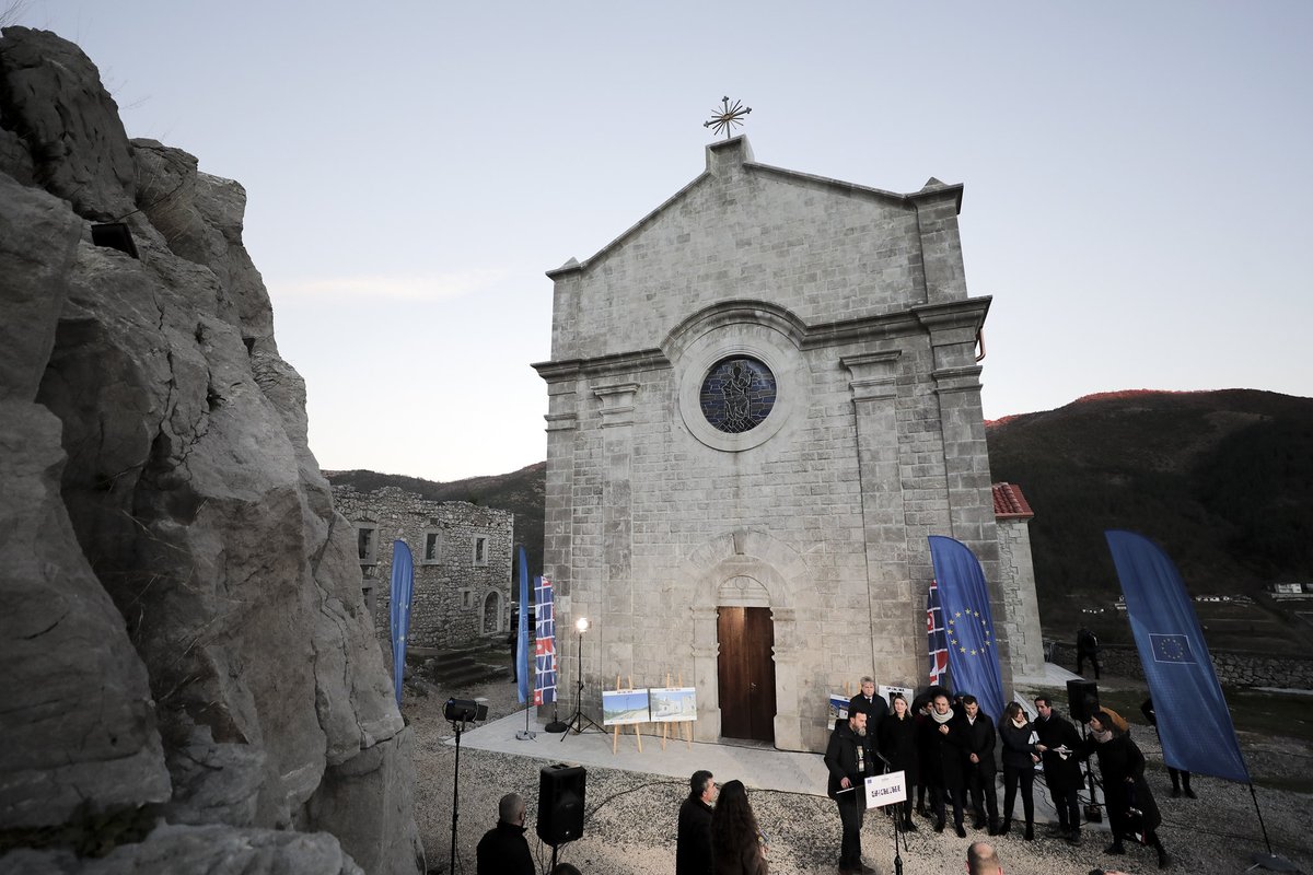 EUinAlbania's tweet photo. The Catholic community in Rubik🇦🇱will hold the Christmas mass in the church rehabilitated thanks to the #EU4Culture programme. The 1st site completed under #EU4C was inaugurated yesterday in the presence of Amb. @LSorecaEU🇪🇺, Min. @ElvaMargariti, @DomGjergji &amp; #TeamEurope Amb.1/2 https://t.co/5Mxb2YHRxH