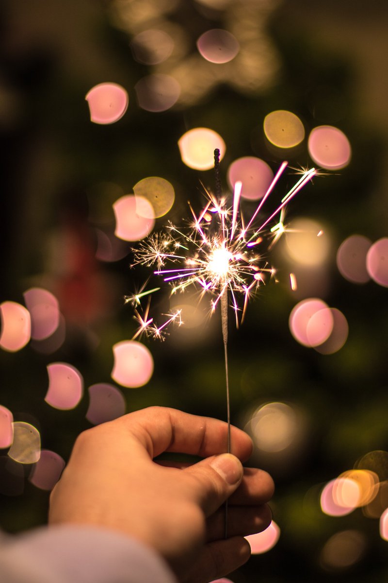 EFporlaIgualdad's tweet photo. Desde #ProyectoREGeES os deseamos unas felices fiestas y un 2022 en el que la igualdad de género, el respecto, la tolerancia y la empatía inunden vuestros centros educativos.
Gracias a todos lxs profes de #EduFis que colaboráis en ello.
#EFporlaIgualdad
https://t.co/f1lX1pZoM5 https://t.co/qhnrSZIXDb