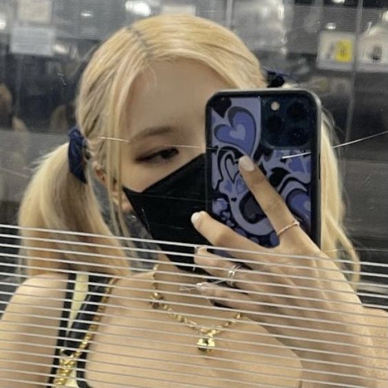 feminologism's tweet photo. #kimlip #rose #LOONA #BLACKPINK https://t.co/MnxP9DjoEO