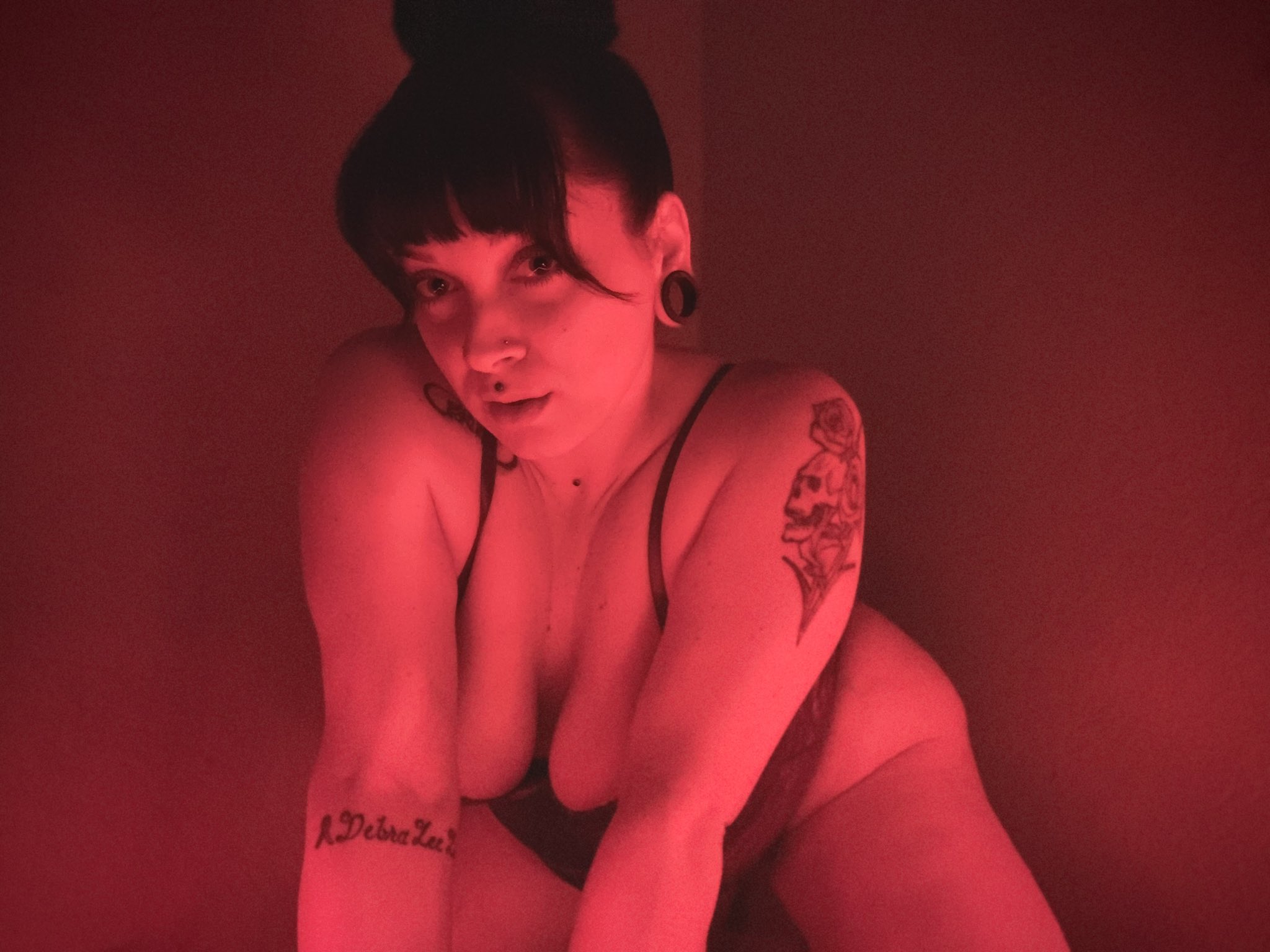 Tell me I’m pretty so I can cum 🖤 https://t.co/TSCrDGpp4V