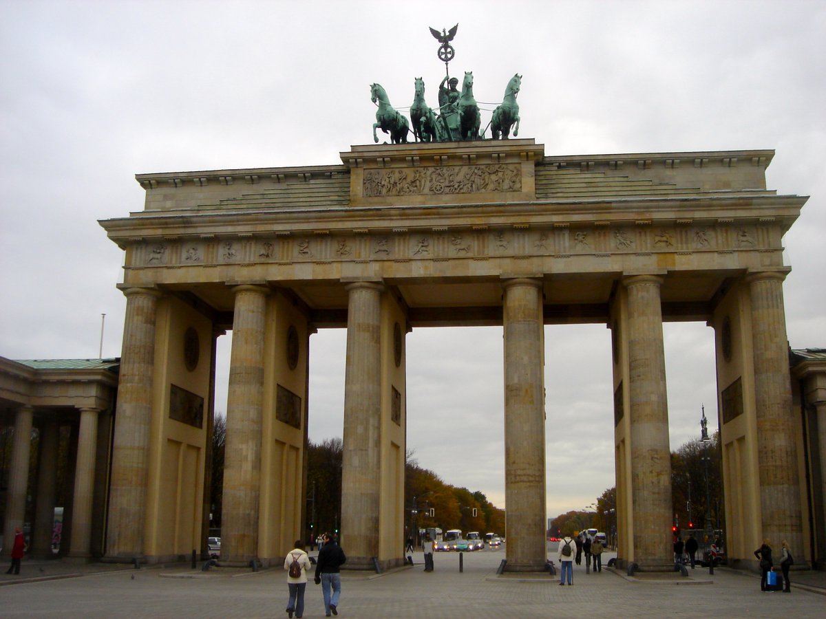 alastairgreener's tweet photo. #OnThisDay in #TravelHistory in 1989 the #Brandenberg Gate in #Berlin opened for the first time in three decades https://t.co/2WpHKxKFQ4
