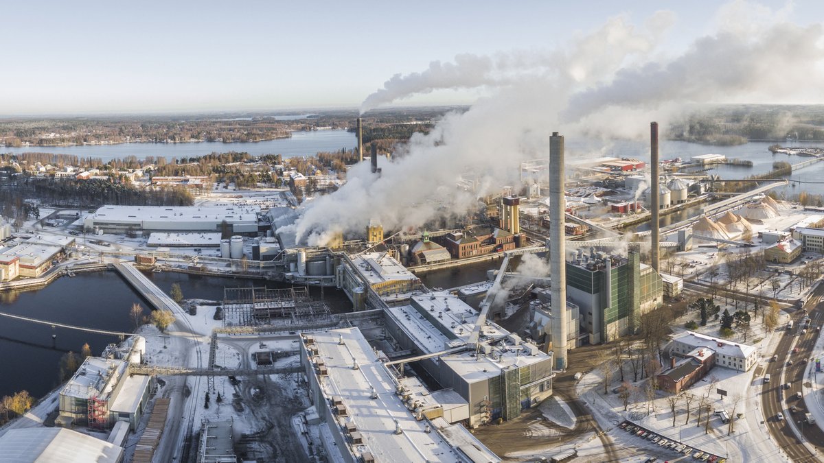 storaensosuomi's tweet photo. Joululahja Varkauteen, investoimme 23 miljoonaa euroa Varkauden pakkauskartonkitehtaallemme 💝

♻️ Investointi lisää kierrätyskuidun käyttöä tuoreen puukuidun lisäksi.
👍 Investointi kasvattaa tehtaan kapasiteettia 10 %.

Lue lisää investoinnista: https://t.co/CF8fCbcmym https://t.co/aZ70fYYnr3
