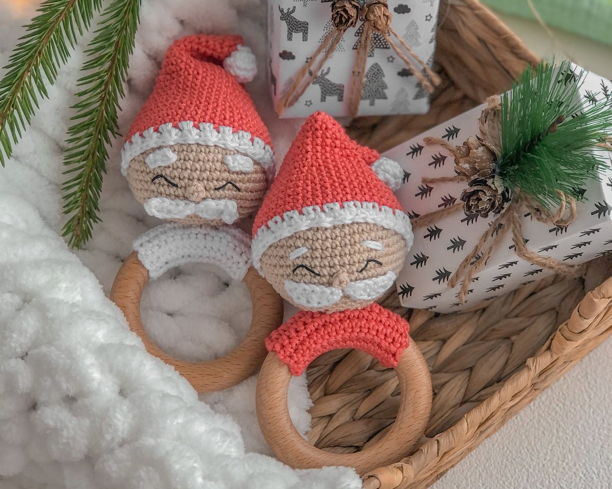 Good morning! #earlybiz Christmas Santa Rattle
etsy.me/3yP0uis

#firsttmaster #shopindie #CraftBizParty #crochet #gifts