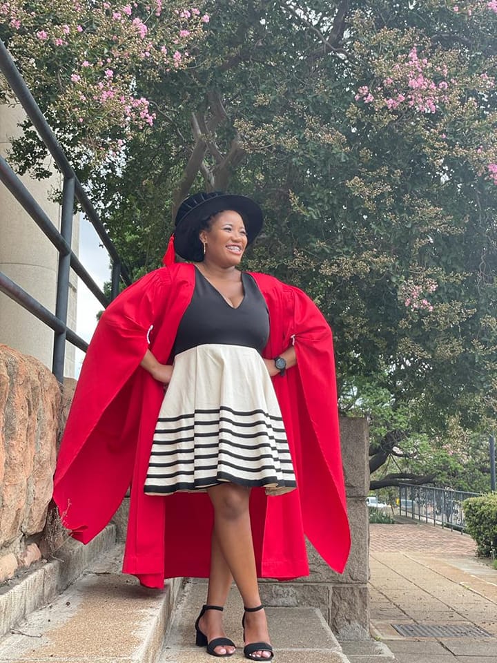 Gauteng Anthropology (GA) (@gautenganthro) on Twitter photo Congratulations to <a href="/UPTuks/">University of Pretoria</a> & <a href="/WitsUniversity/">Wits University</a>'s Dr Ziyanda Majombozi on graduating with a PhD in Anthropology. Dr Majombozi's important research focuses on Black women’s experiences of pregnancy, childbirth and childcare.
Gauteng Anthropology salutes you, Dr Majombozi.
🎉🎊🥳 Congratulations to <a href="/UPTuks/">University of Pretoria</a> & <a href="/WitsUniversity/">Wits University</a>'s Dr Ziyanda Majombozi on graduating with a PhD in Anthropology. Dr Majombozi's important research focuses on Black women’s experiences of pregnancy, childbirth and childcare.
Gauteng Anthropology salutes you, Dr Majombozi.
🎉🎊🥳