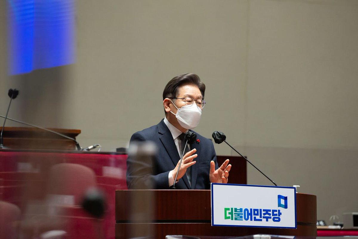Jaemyung_Lee's tweet photo. 더불어민주당 의총에서 소상공인 선지원, 선보상의 법적 근거를 마련하는 소상공인지원법 개정안과 감염병 긴급 대응 기금 설치를 위한 법안을 당론으로 채택했습니다. 코로나 손실 보상 지원은 선택이 아니라 생존의 문제입니다. 나중이 아닌 지금 필요합니다. 본회의 통과까지 더욱 힘쓰겠습니다. https://t.co/Jm9dLQ1aJp