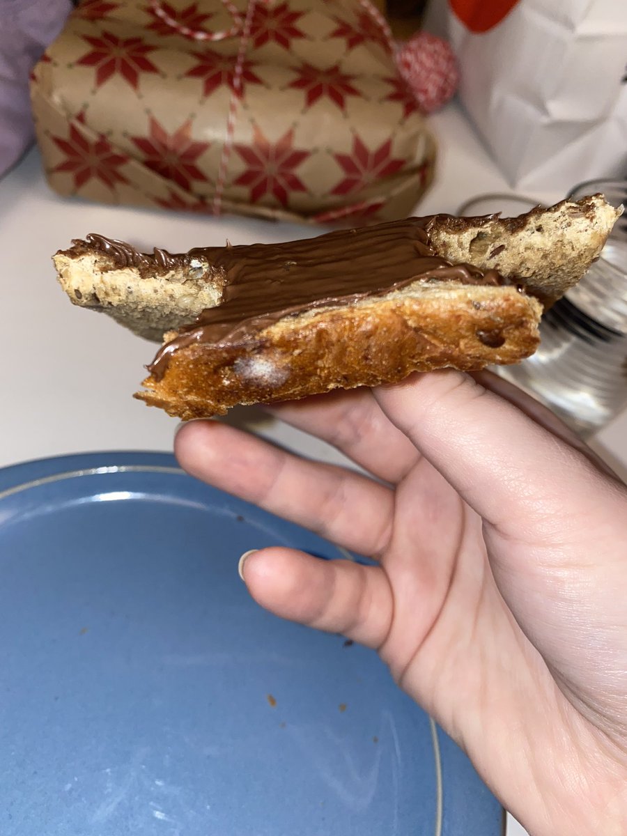 Morguninn byrjar vel 😷
(Þetta hvíta er mygla)