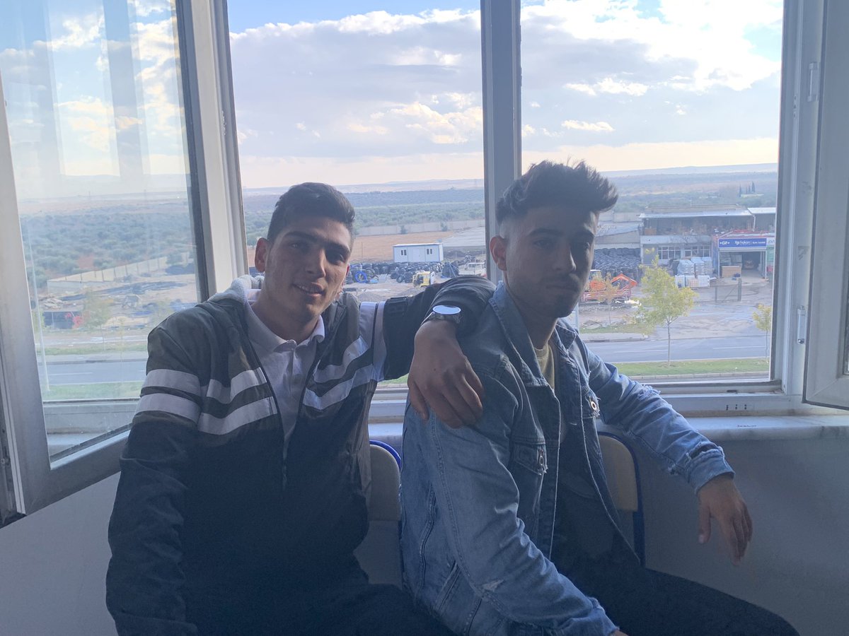 Kendini büyük görme bügün ayaginin altında biten ot yarın mezarinın üstünde bitecek ..!