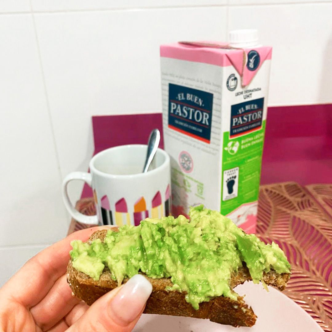 lechebuenpastor's tweet photo. 🥛🥑Y tú ¿eres de l@s que se cuidan para dejar sitio a los turrones? 😏
Seas como seas, lo importante es que nos elijas para tu día a día 💙
#leche #origenlocal #cantabria https://t.co/1pTxKi2pdP