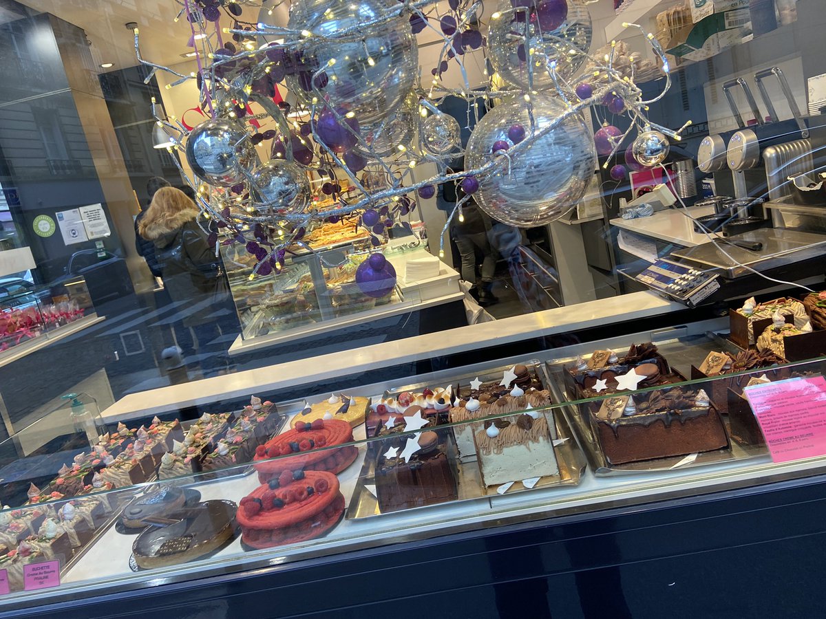 Tulipefleurie's tweet photo. Ce matin, mon moment à moi: Manucure; et attendre devant cette boulangerie #Schou 🧁 🥖 https://t.co/c5a66B2gYC
